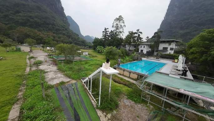 桂林山水阳朔民宿草坪环绕航拍