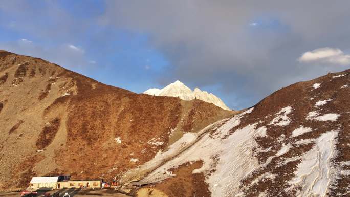 4K航拍甘孜亚拉雪山