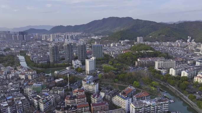 浙江杭州富阳富春江航运城市天际线交通航怕