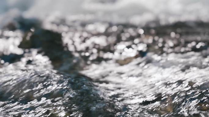 小河水流特写 湍急的流水 溪流