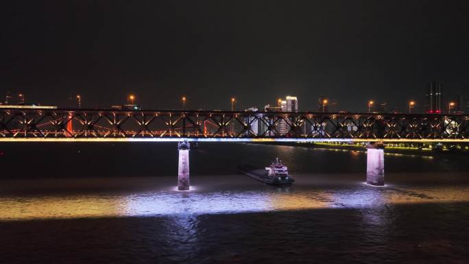 无人机近距离航拍湖北省武汉市长江大桥夜景