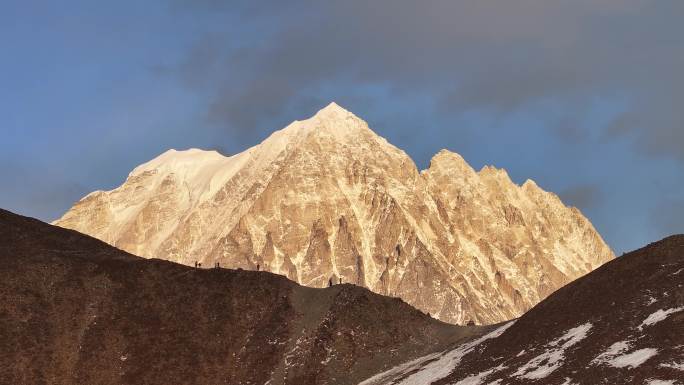 4K航拍甘孜亚拉雪山