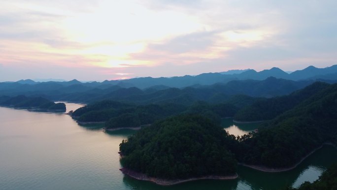 夕阳下湖泊 群山 山水 淳安千岛湖风景