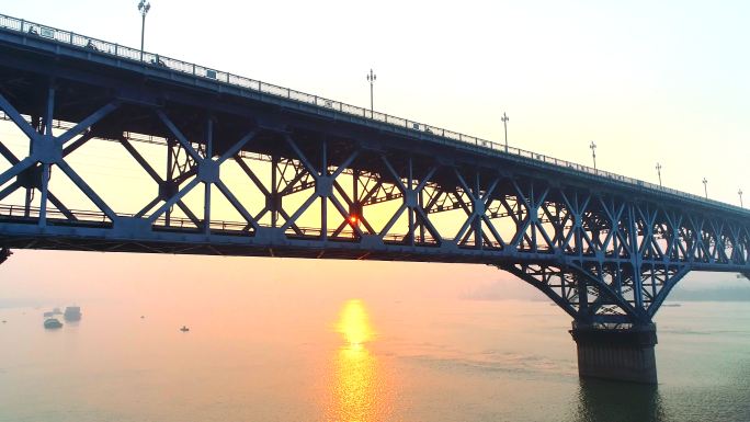 扬子江畔的长江大桥