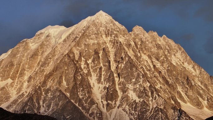 4K航拍甘孜亚拉雪山