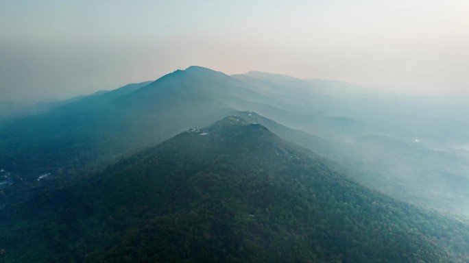 南京紫金山清晨云海