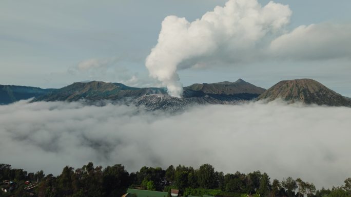 航拍Bromo火山云海