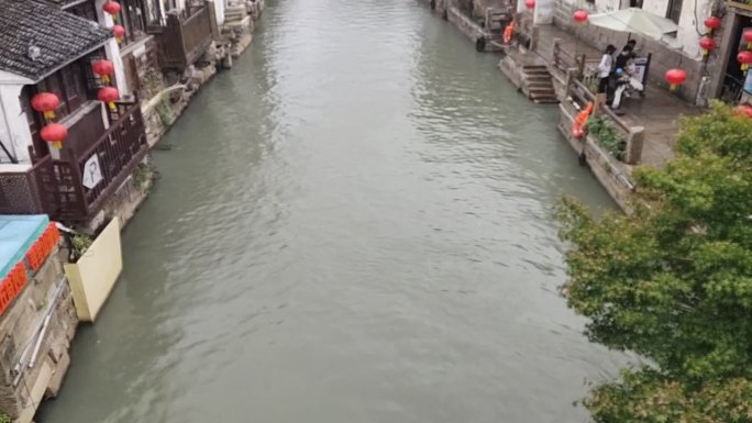 苏州山塘街雨景