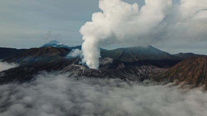 航拍Bromo火山云海