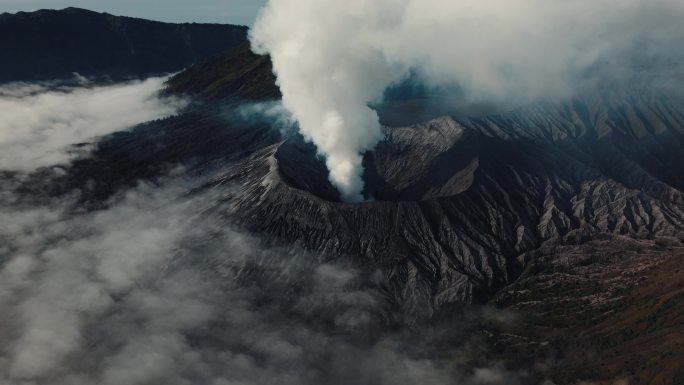 航拍Bromo火山云海