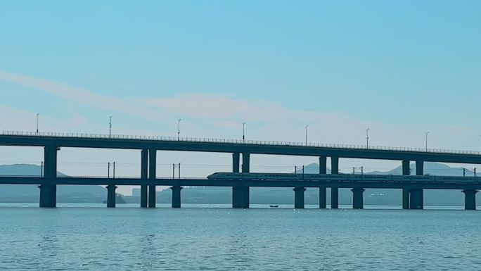 海滩海港沙滩海浪厦门海上列车高铁海上地铁