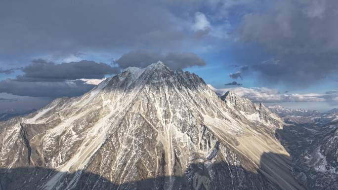 4K航拍甘孜亚拉雪山