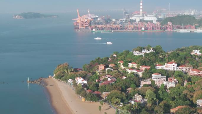 厦门鼓浪屿蓝天全景城市风景航拍