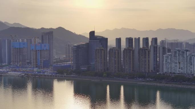 浙江杭州富阳区城市日落晚霞火烧云富春江