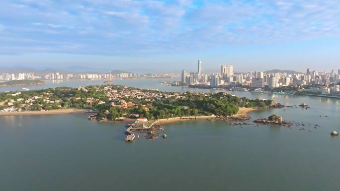 厦门鼓浪屿蓝天全景城市风景航拍