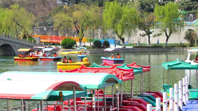 荆河公园 划船 坐船 休闲 游玩