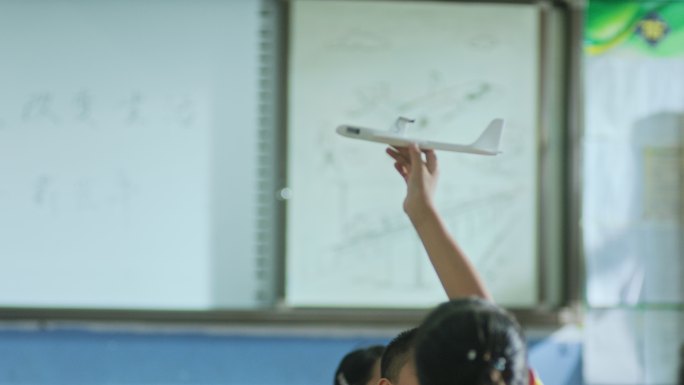 校园教育_教室学生飞机模型
