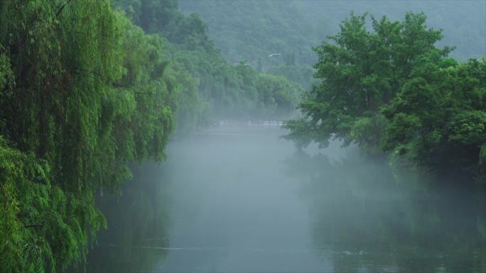 4k自然升格 瀑布 雨水 雾气 阳光星空