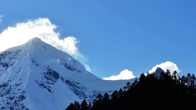 云南雨崩雪山航拍