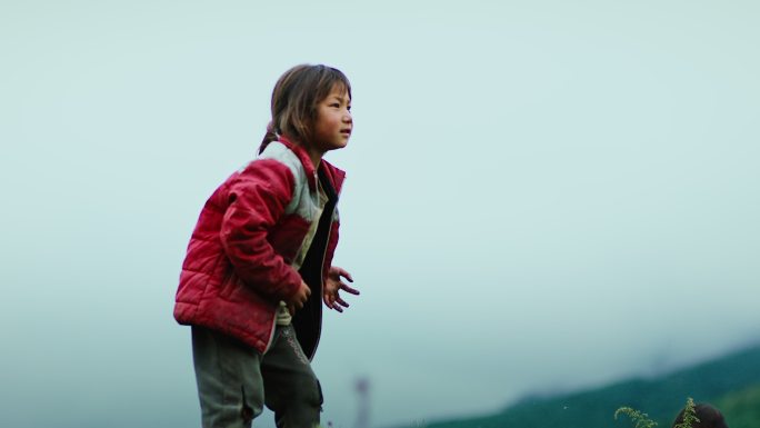 关爱青少年_深山孩子的童年