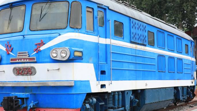 一节绿皮车火车头