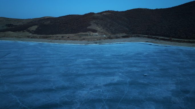 冰湖湖面日落夕阳水库