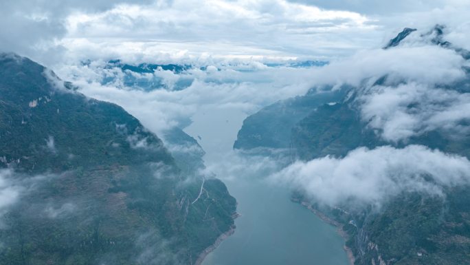 宜昌三峡西陵峡鹰嘴岩峡江雨后烟雨云雾