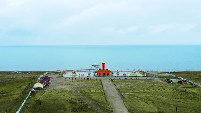 雪山绿地 湖泊 青海湖 甘肃 大自然