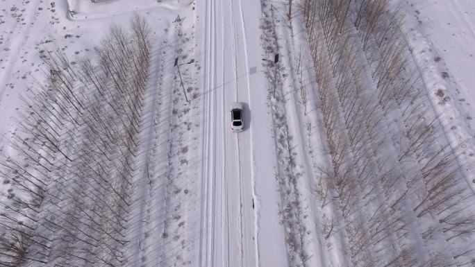 汽车行驶在冰天雪地航拍雪景公路