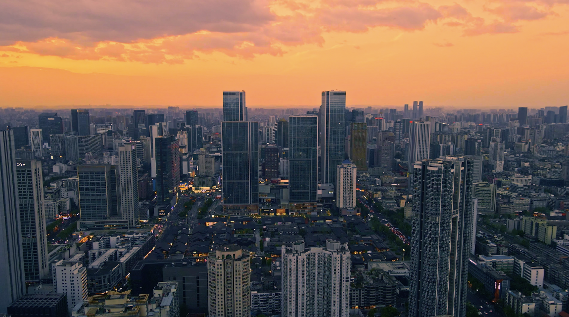 成都绝美晚霞火烧云夜景春熙路ifs太古里