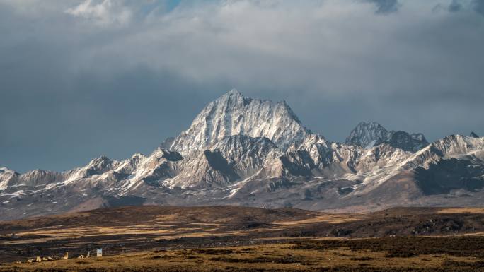 雅拉雪山