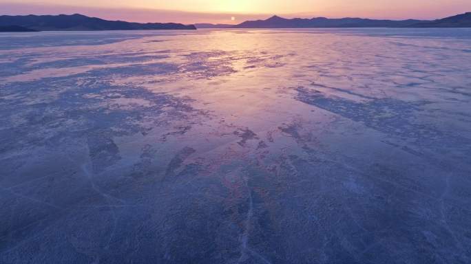 冰湖湖面日落夕阳水库