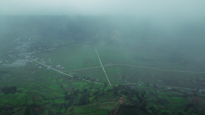 航拍中国盘山公路云海缭绕