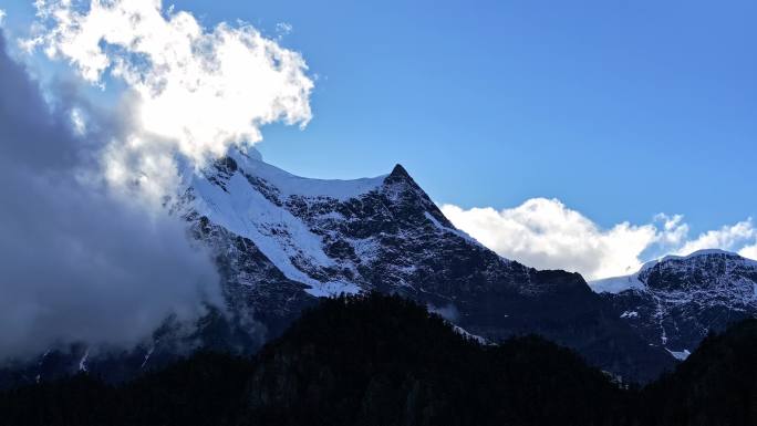 云南雨崩雪山航拍