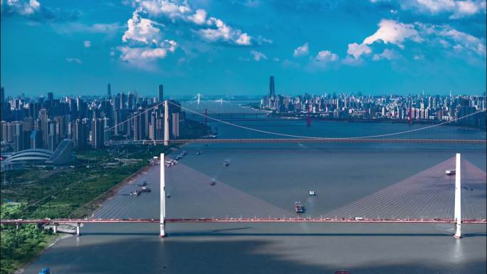 武汉白沙洲长江大桥横跨江面航拍延时