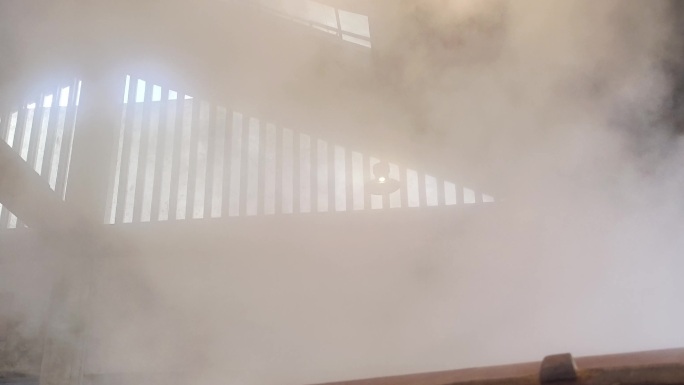 酿酒车间水蒸汽烟雾缭绕雾气蒙蒙酿酒工艺