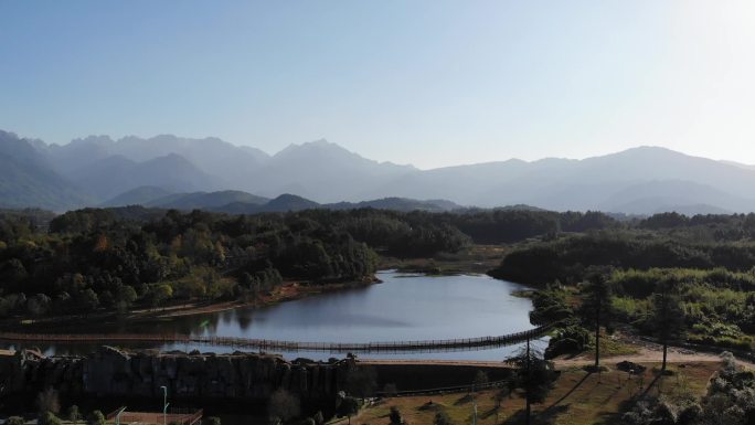 秋天黄山：从黄山区太平县眺望黄山风景区