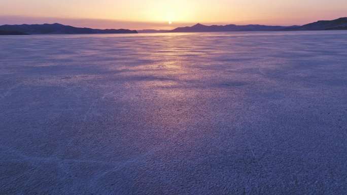 冰湖湖面日落夕阳水库