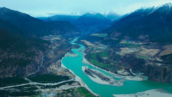 4K航拍西藏雅鲁藏布江大峡谷8