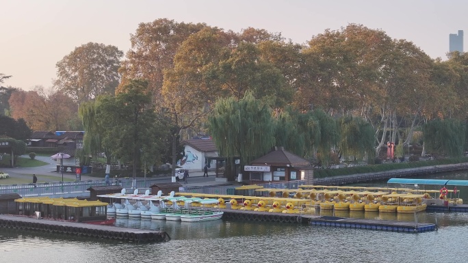 4K-log-航拍南京市玄武湖公园,樱洲