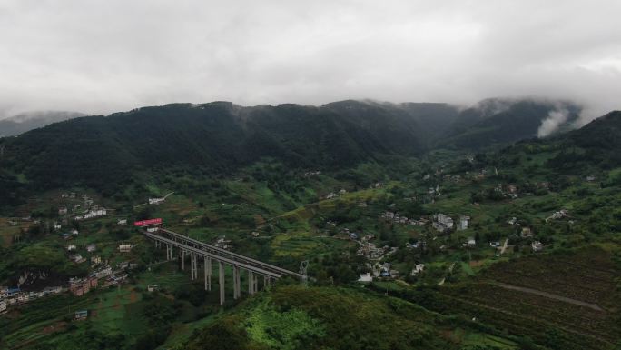 重庆地标航拍风景重庆陪陵江大桥云雾