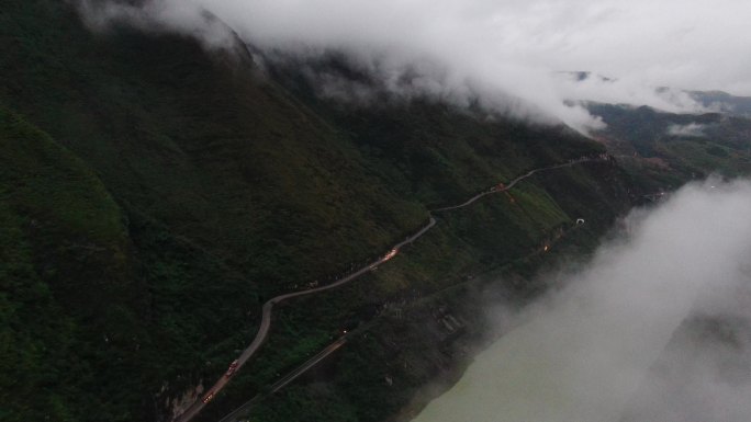 重庆地标航拍风光山区里公路云雾