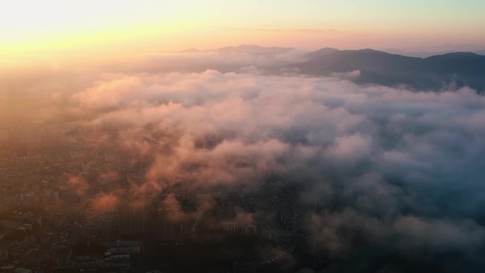 日出云海看城市