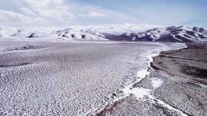 青海西宁拉脊山航拍雪景