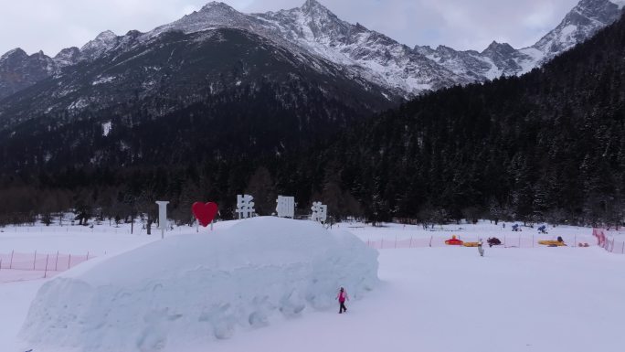 航拍冬季毕棚沟景区雪景雪山