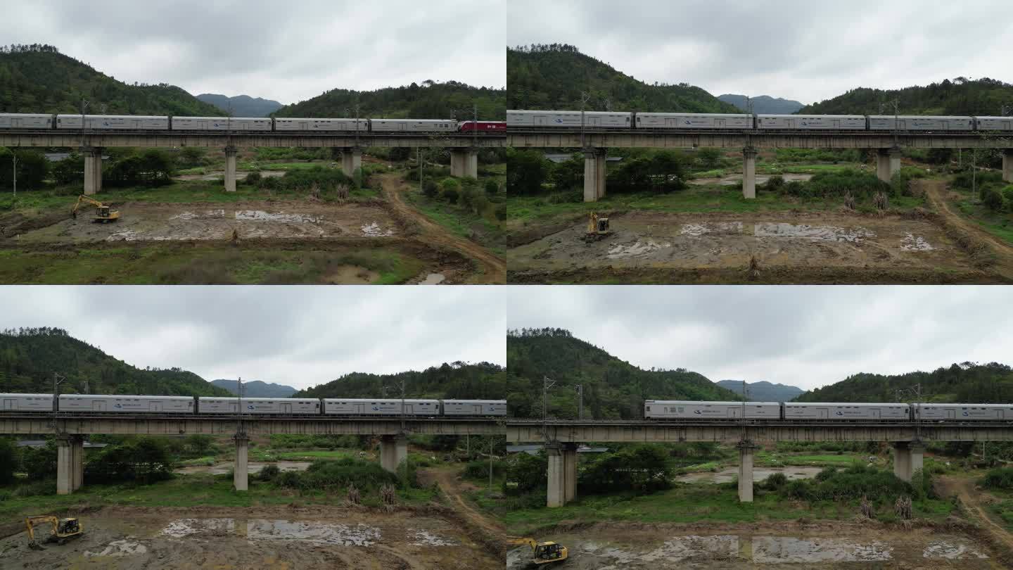 火车特运物流驶过桥梁