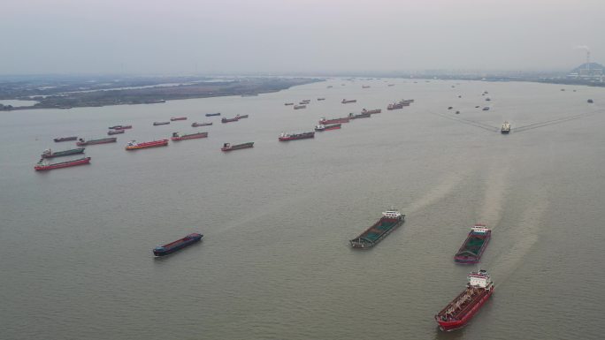 4K-log-航拍南京长江江面上的货轮