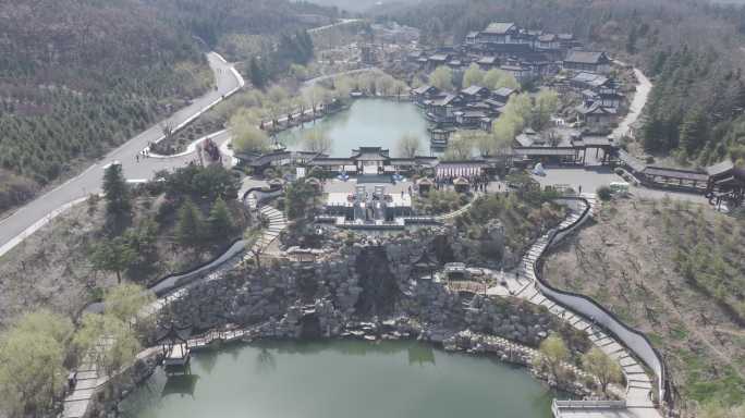 航拍威海华夏城景区大门华夏第一牌楼春景