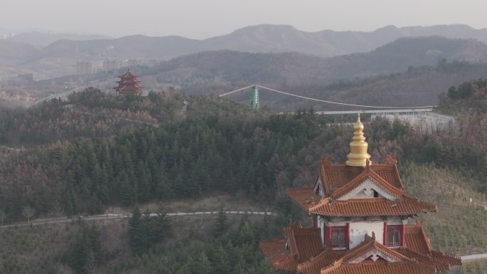 航拍威海市环翠区华夏城景区华夏阁春季景观