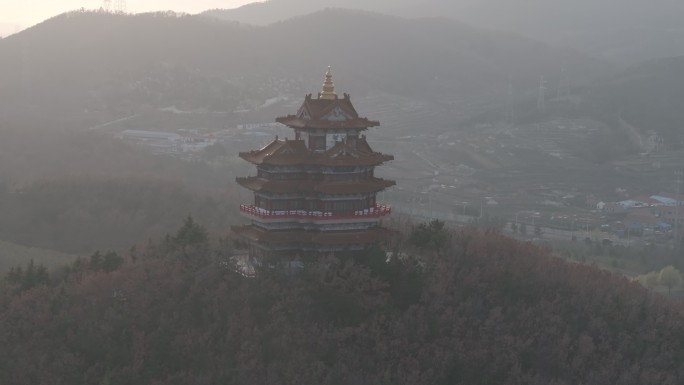 航拍威海市环翠区华夏城景区华夏阁春季景观